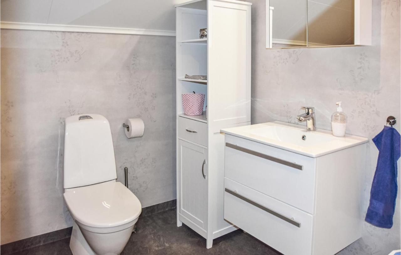 2 Bedroom Cozy Apartment In Arjaeng Exteriér fotografie
